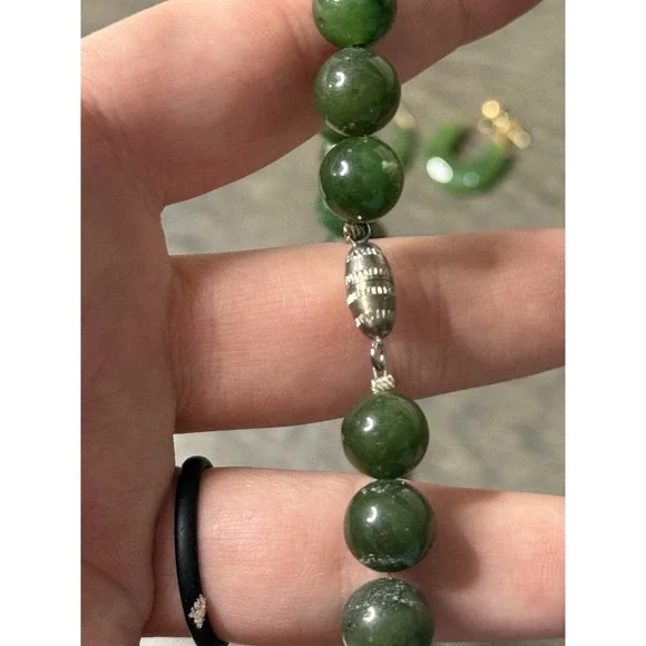Beautiful Vintage Green Jade Beaded Necklace And 14KT Earrings Hoops - Picture 3 of 6